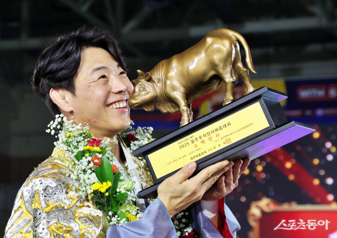 증평군청 인삼씨름단(감독 연승철, 코치 서수일) 소속 이완수 선수가 울산 울주종합체육관에서 열린 ‘위더스제약 2025 울주추석장사씨름대회’에서 소백장사(72kg 이하) 타이틀을 차지했다. 사진제공|증평군