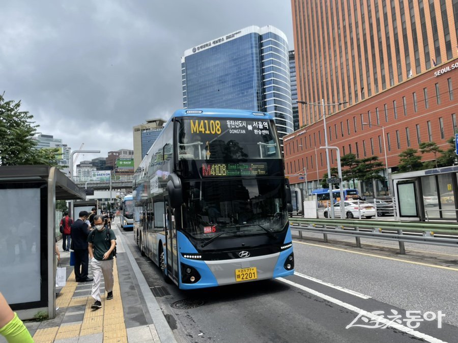 시는 정규 차량 증차가 가장 효과적인 대책이지만 현실적 한계가 있는 만큼, 전세버스 추가 투입 등 탄력적 운행 방안으로 시민 불편 해소에 나서겠다고 설명했다(화성특례시 광역버스). 사진제공|화성시
