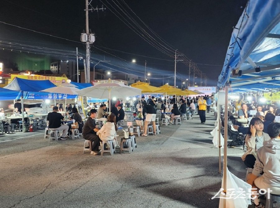 여주시 점봉동 상점가에서 지난 2일 제1회 점봉동 미식축제가 열렸다(행사 모습). 사진제공|여주시