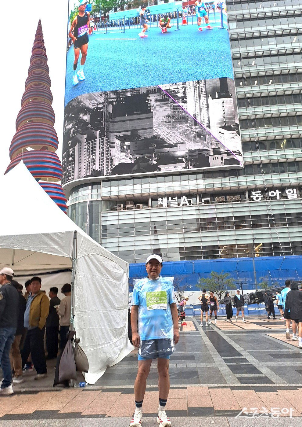 12일 펼쳐진 2025 서울달리기에서 11㎞ 코스를 1시간27분05초에 주파한 권오갑 HD현대 회장 겸 한국프로축구연맹 총재. 권 회장은 이번 대회 ‘최고령 완주자’로 등극해 주위를 깜짝 놀라게 했다. 사진제공|2025서울달리기 사무국