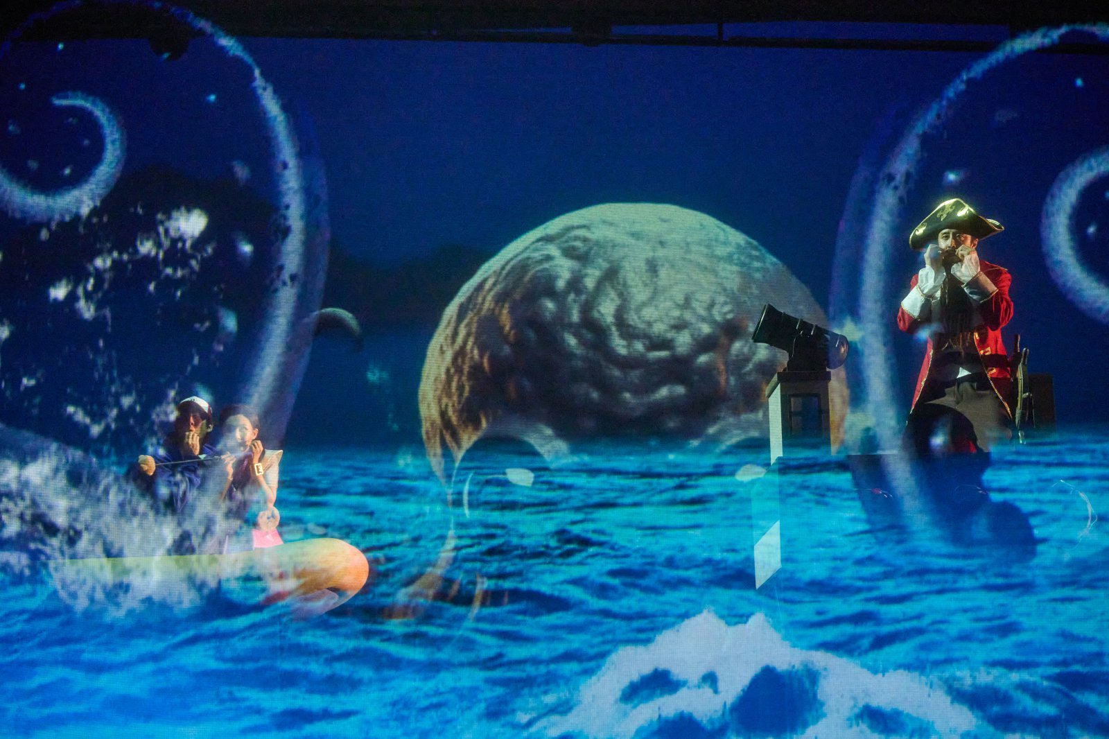 강파랑과 바이올렛이 해적 잭실버 선장과 추격전을 벌이는 장면은 이 작품의 백미다. 사진제공 | 으랏차차스토리