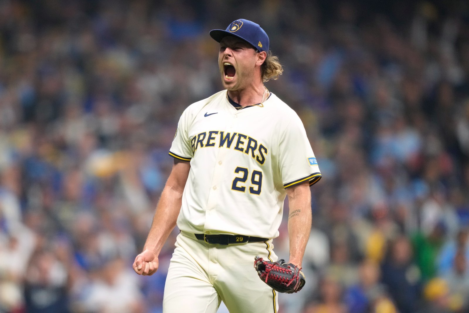 밀워키는 12일(한국시간) 아메리칸패밀리필드에서 열린 ‘2025 MLB PS’ NLDS 5차전 컵스와 홈경기서 3-1로 승리하며 2018년 이후 7년 만에 NLCS 진출을 확정했다. 사진은 오프너 역할을 완벽히 수행한 트레버 메길. 밀워키(미 위스콘신주)|AP뉴시스