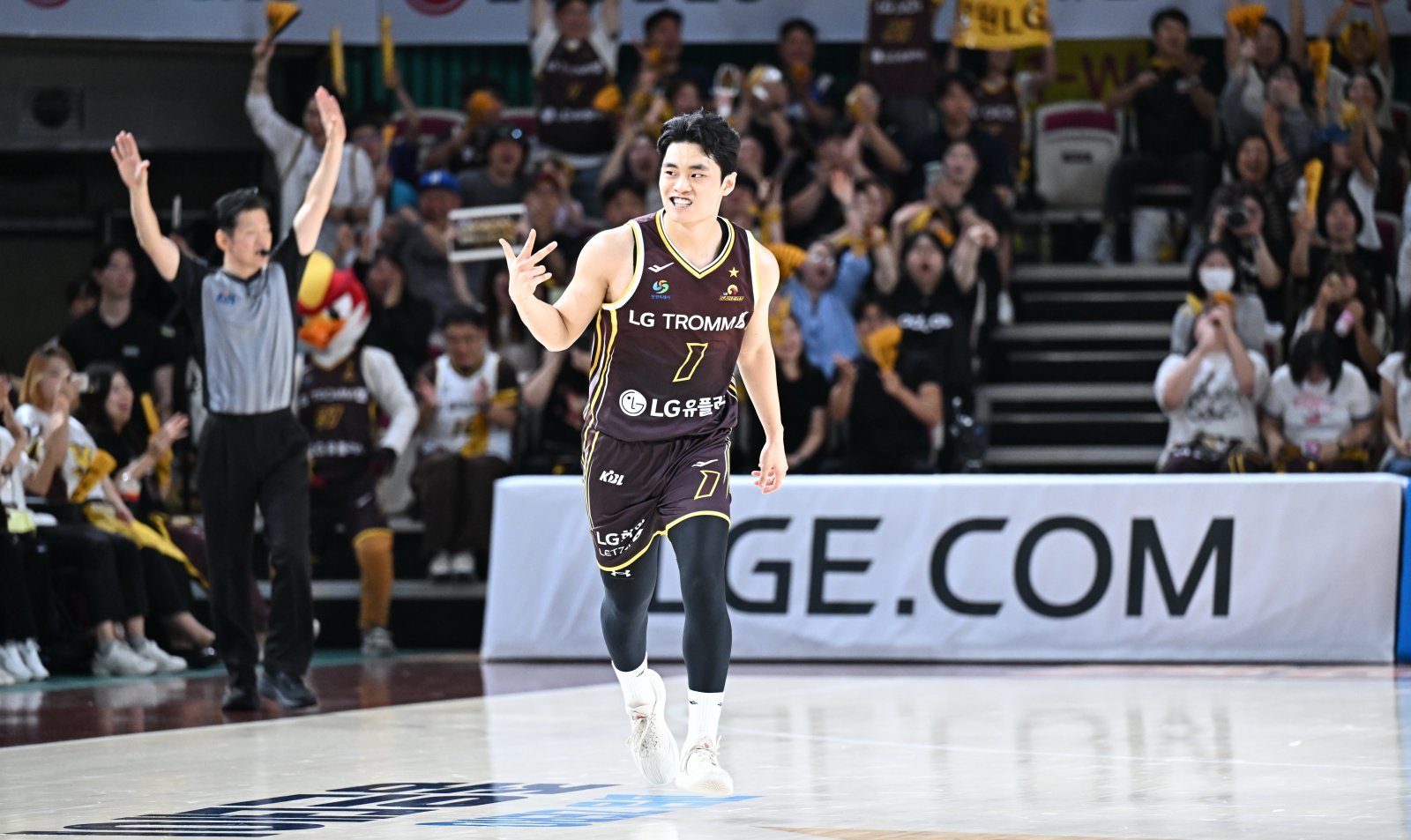 LG 유기상은 12일 창원실내체육관에서 열린 KT와 맞대결에서 3점슛 5개와 함께 17득점을 터트려 팀 승리를 견인했다. 사진제공|KBL