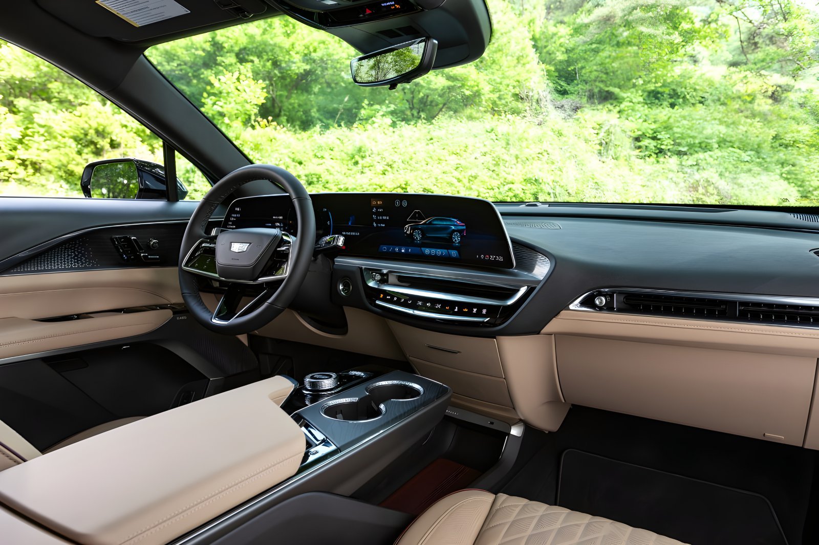 실내에는 33인치 커브드 LED 디스플레이를 적용해 미래적 감성과 전통적인 캐딜락만의 품격이 공존한다. 사진제공|GM