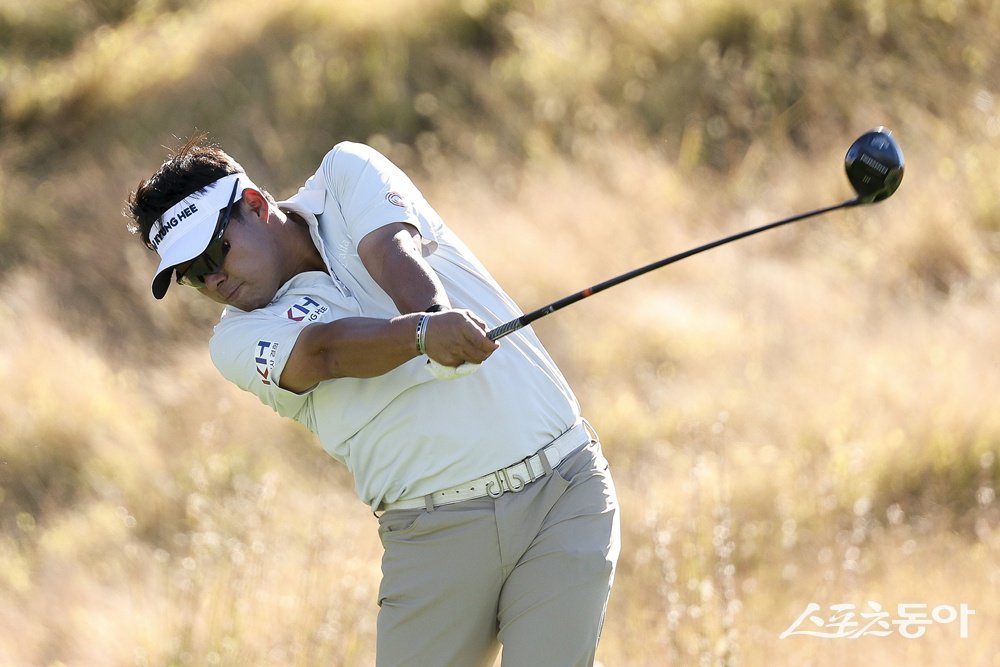 서른이라는 적지 않은 나이에 꿈을 위해 도전에 나섰던 ‘불곰’ 이승택이 마침내 내년 시즌 PGA 투어 카드를 획득했다. 콘페리투어 파이널스 최종전에 나선 이승택의 모습. 사진제공 | PGA 투어