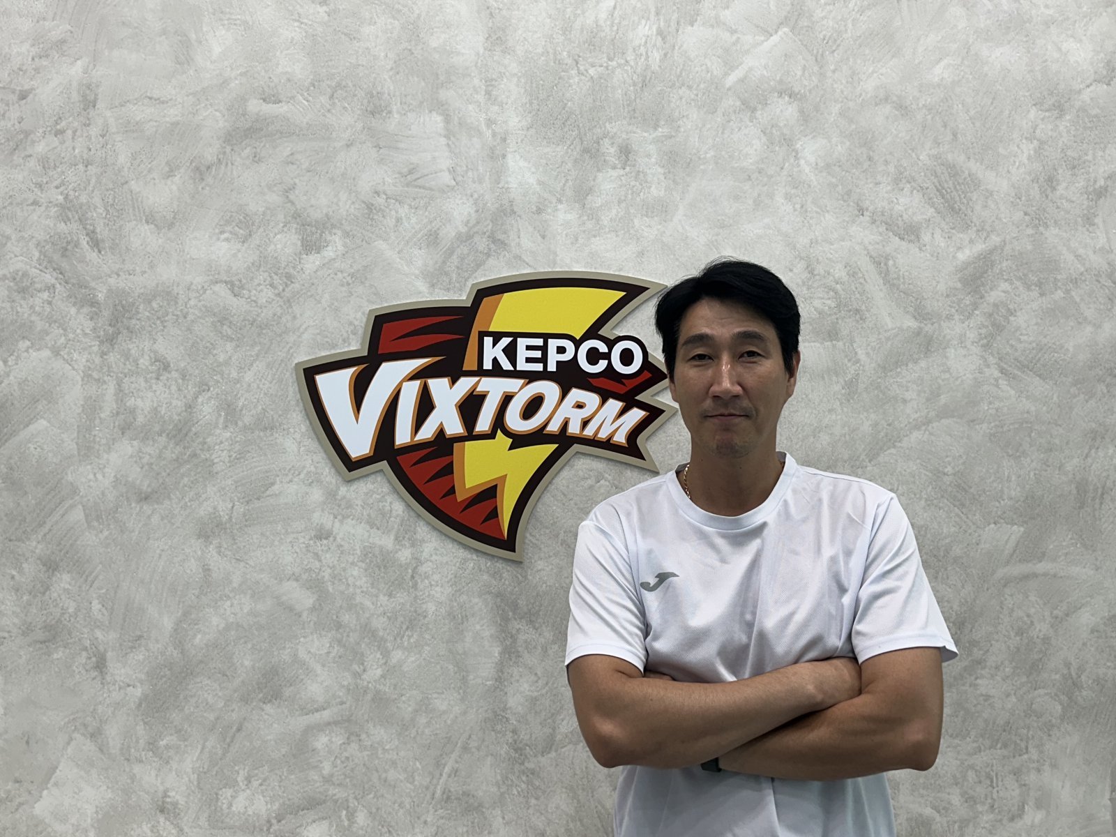 한국전력 권영민 감독은 지난 시즌 6위의 아쉬운 성적에도 소득이 있었다고 이야기한다. 지난 시즌 어린 선수들의 꾸준한 성장과 함께 과감한 전력 보강으로 새 시즌 더 높은 성적을 바라본다. 오산|백현기 기자 hkbaek@donga.com