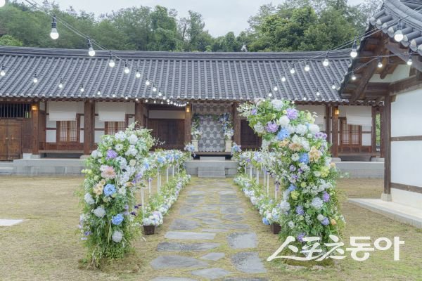 영주시 선비세상 스몰웨딩존 버진게이트 및 버진로드 모습. 사진제공ㅣ영주시