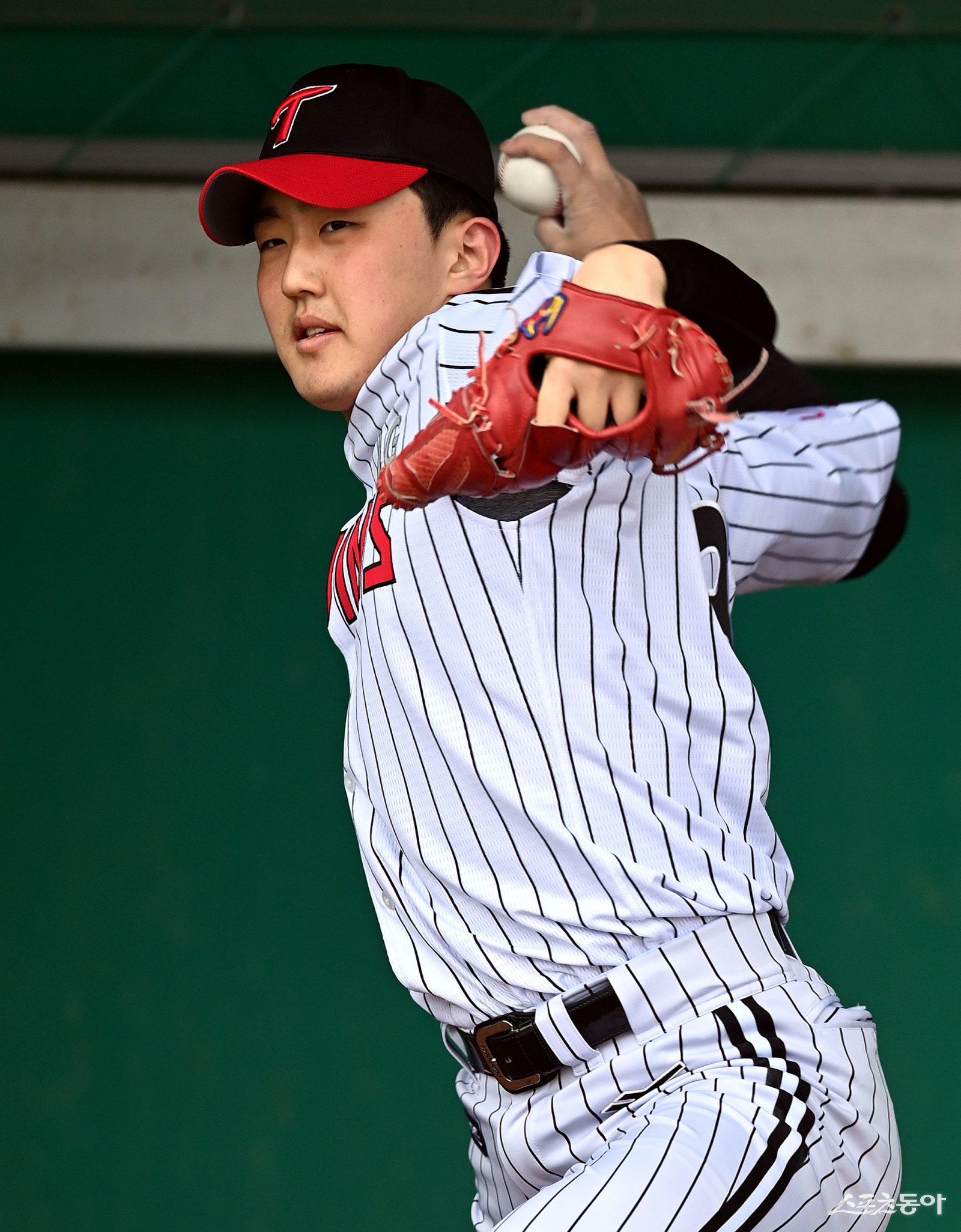 23일 경남 통영 산양스포츠파크에서 LG가 2022시즌 스프링캠프 훈련을 가졌다. LG 최용하가 불펜 투구를 펼치고 있다. 통영 | 김민성 기자 marineboy@donga.com