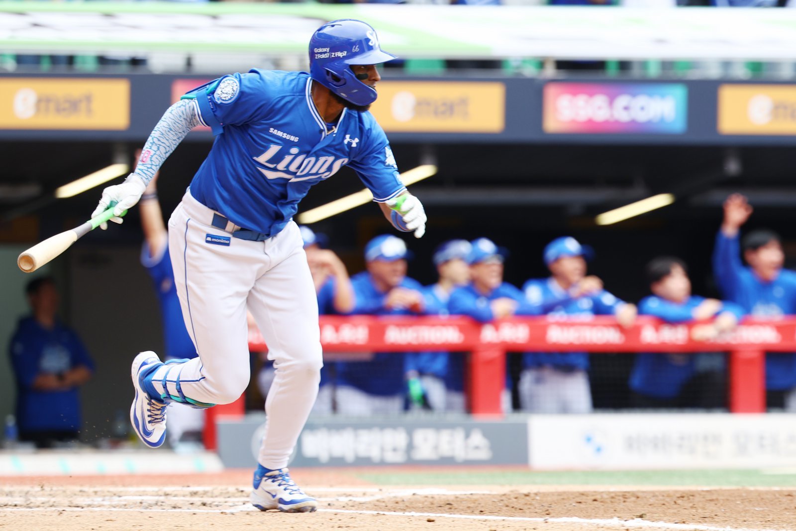 삼성 르윈 디아즈는 9~10월 압도적인 활약으로 월간 MVP에 선정됐다. 그는 홈런, 타점, 장타율 부문 리그 1위로 3관왕을 확정할 만큼 뜨거운 한 시즌을 보냈다.|뉴시스