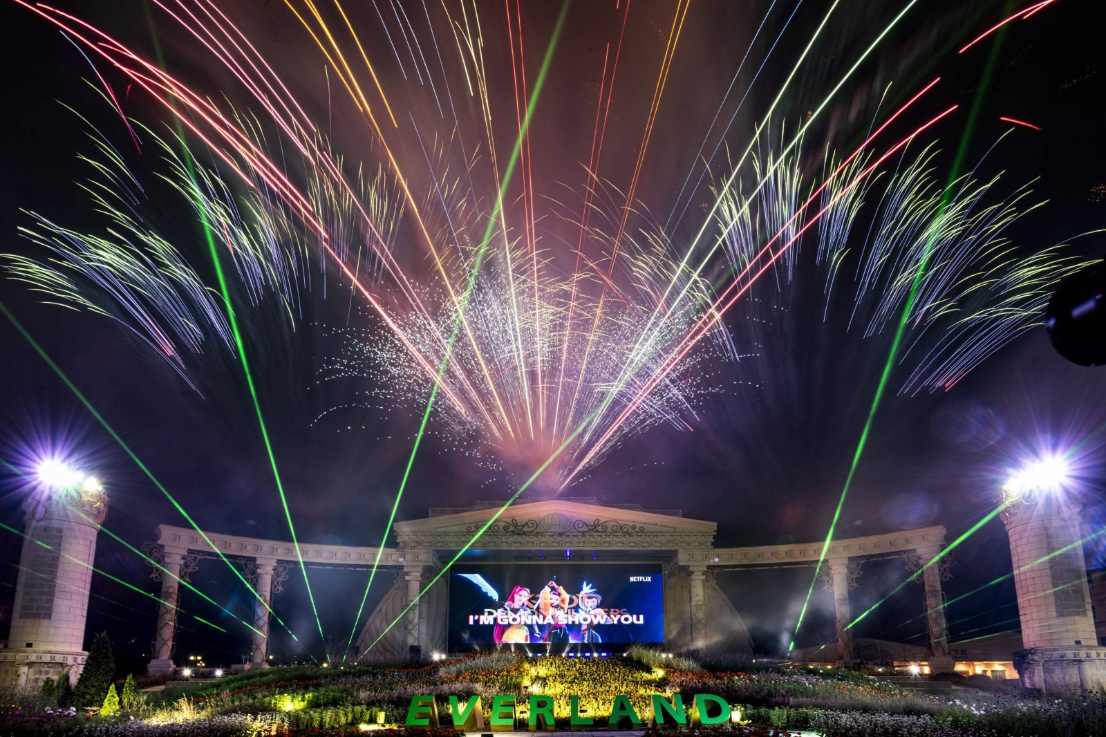 에버랜드 ‘케이팝 데몬 헌터스’ 싱어롱 불꽃쇼 사진제공 | 에버랜드