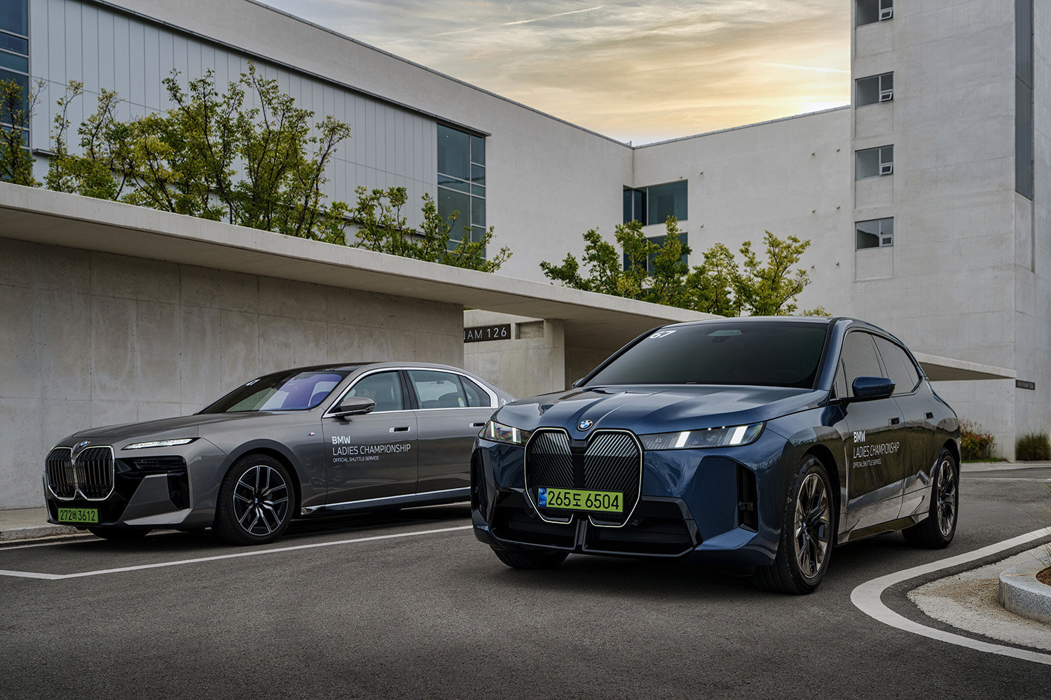 프리미엄 의전서비스를 위해 준비된 BMW 차량.