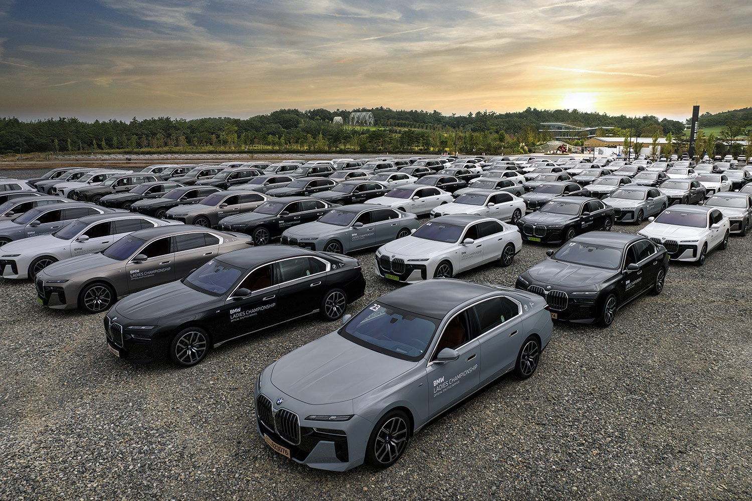 프리미엄 의전서비스를 위해 준비된 BMW 차량.