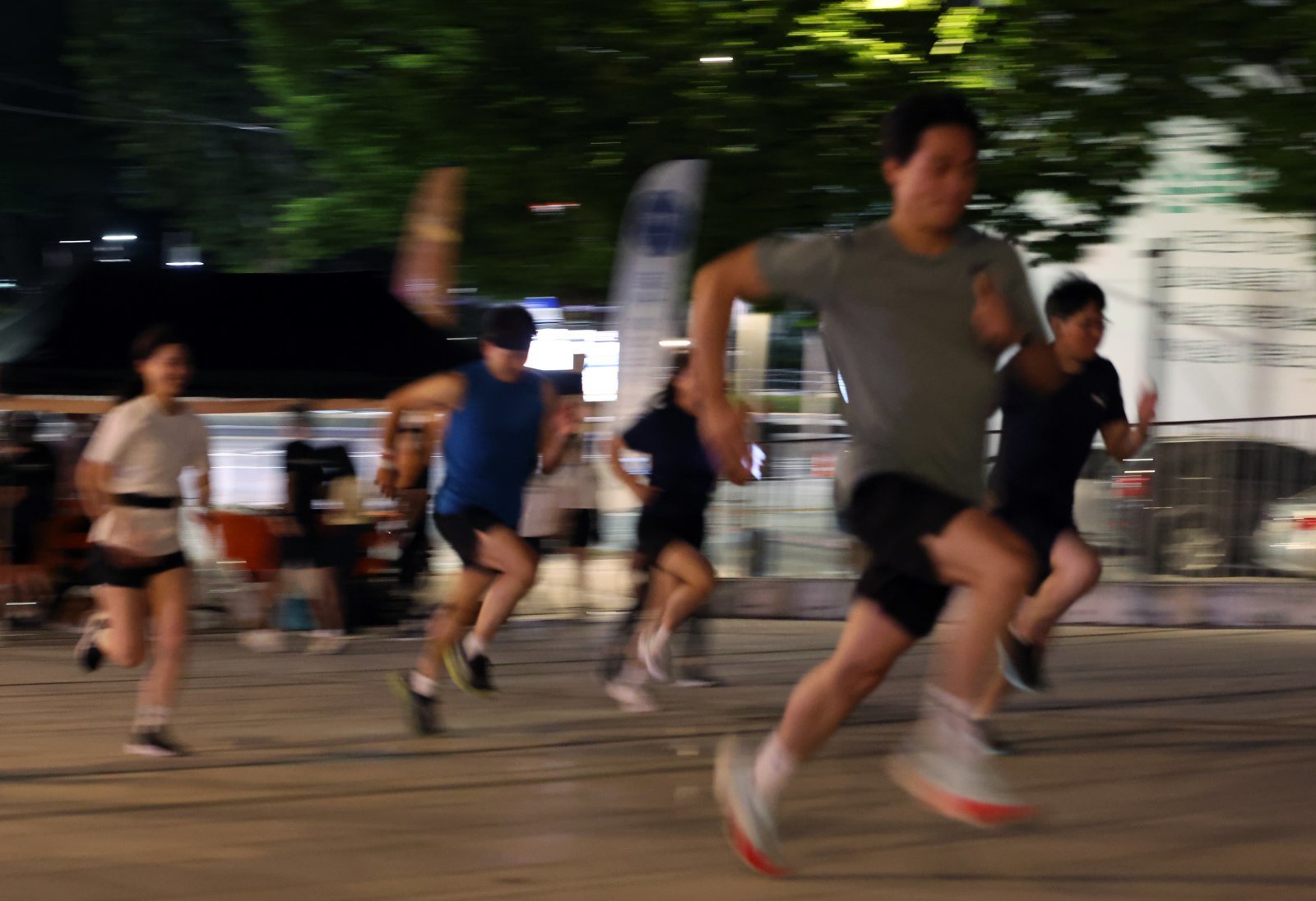 서울시가 생활체육 프로그램으로 시행한 ‘7979 동네방네 러닝크루’ 참가자들이 달리기를 하며 건강을 관리하고 있다. 뉴시스