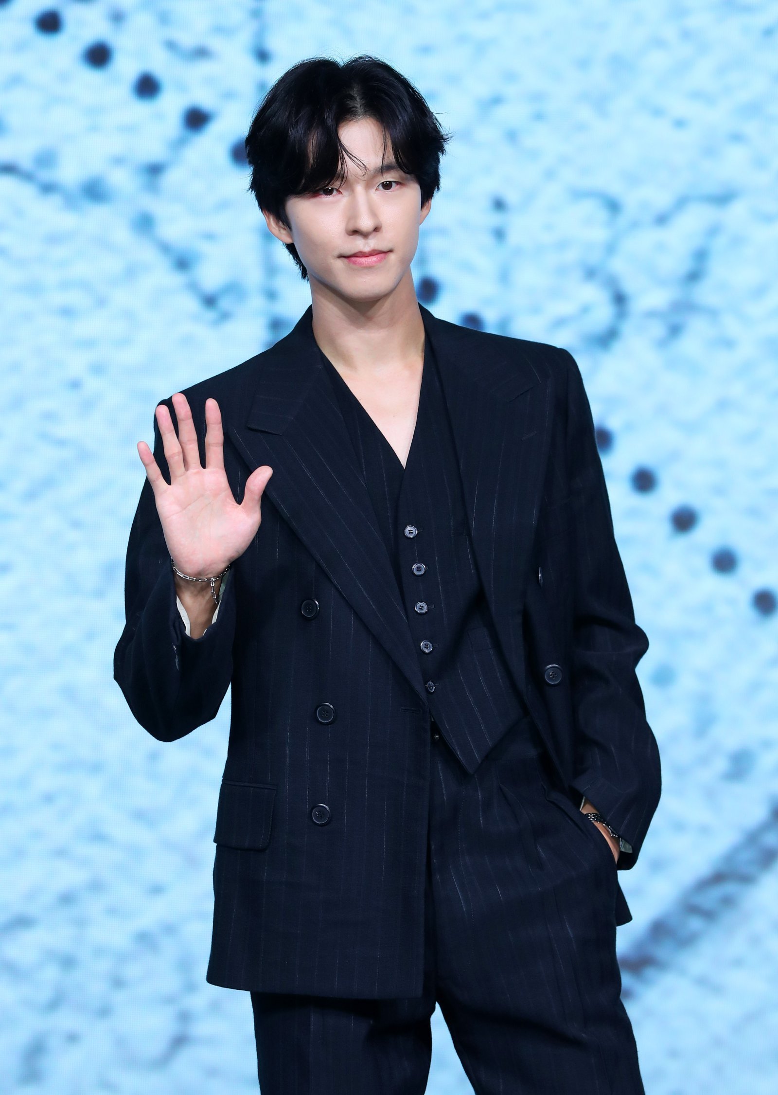 [서울=뉴시스] 김혜진 기자 = 배우 홍경이 14일 오전 서울 종로구 JW메리어트 동대문에서 열린 넷플릭스 영화 ‘굿뉴스’(감독 변성현) 제작보고회에서 포즈를 취하고 있다. 2025.10.14. jini@newsis.com