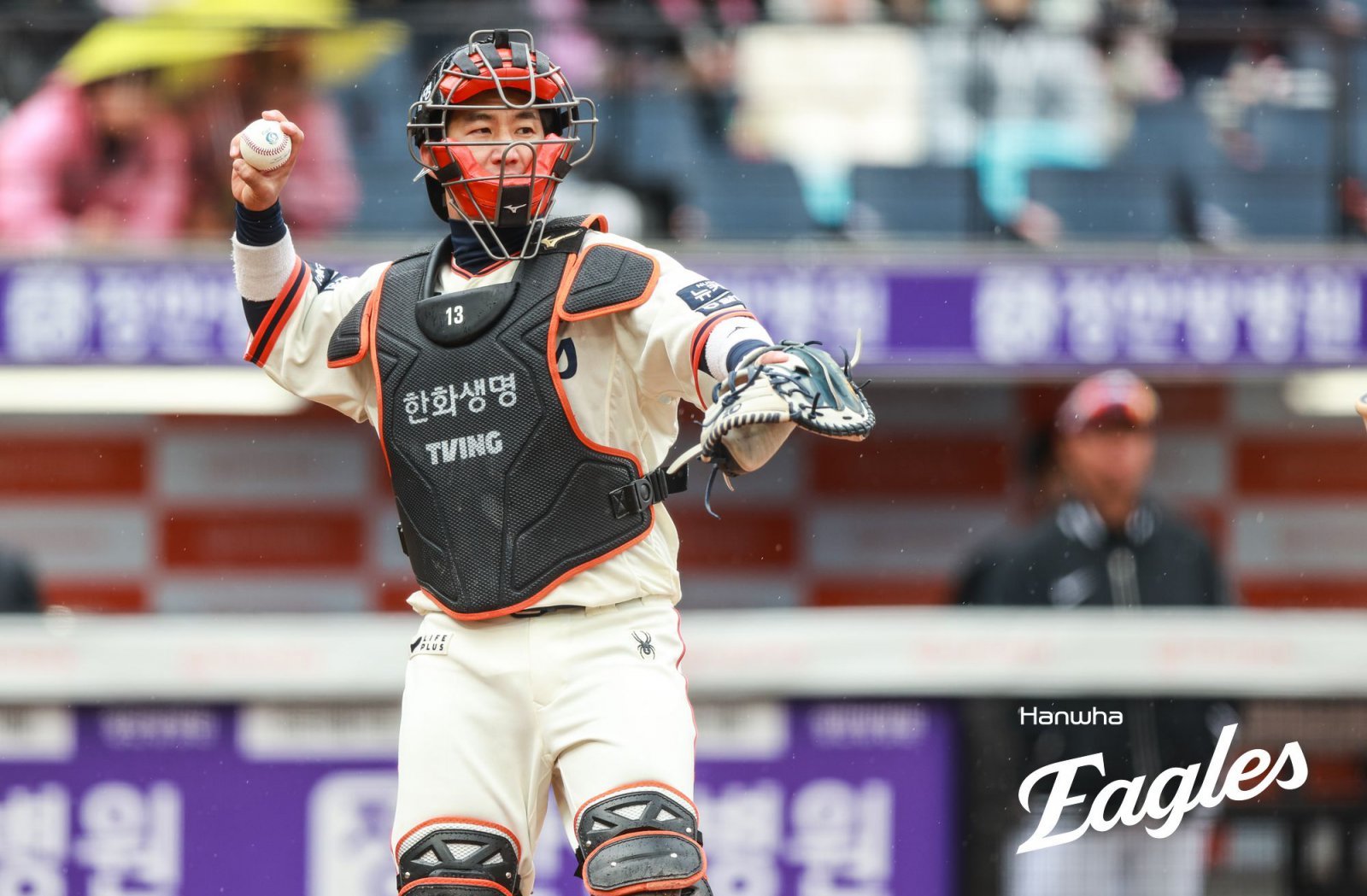 한화 최재훈은 가을야구가 무척이나 간절했다. 2018시즌 이후 7년 만에 나서는 PS서 아쉬움을 설욕하고자 입술을 깨물었다. 사진제공|한화 이글스