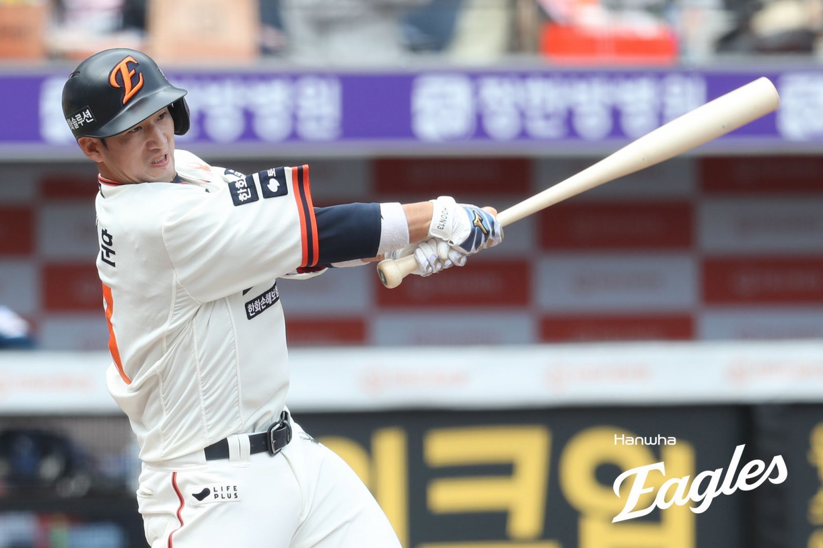 한화 최재훈은 가을야구가 무척이나 간절했다. 2018시즌 이후 7년 만에 나서는 PS서 아쉬움을 설욕하고자 입술을 깨물었다. 사진제공|한화 이글스