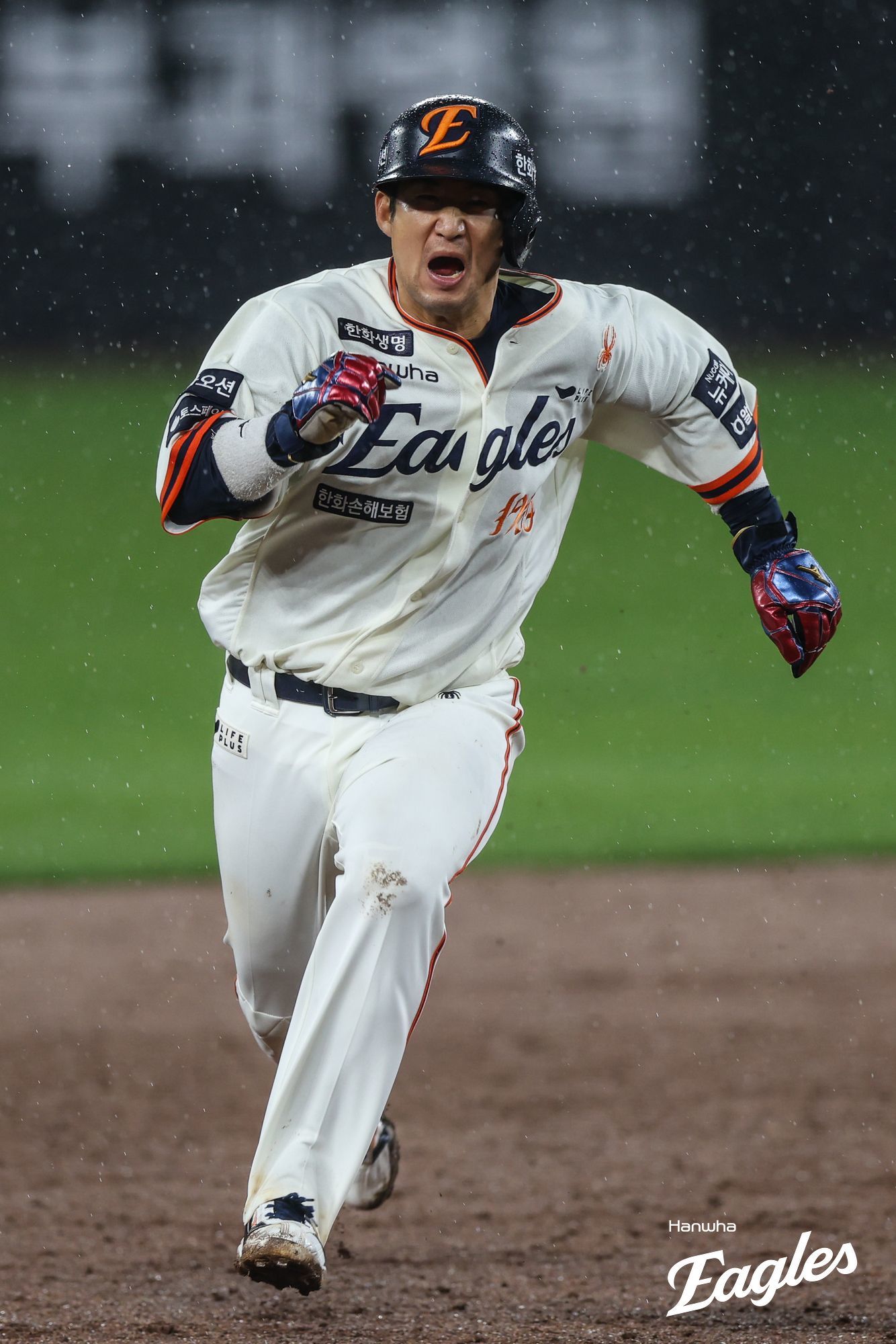 한화 최재훈은 가을야구가 무척이나 간절했다. 2018시즌 이후 7년 만에 나서는 PS서 아쉬움을 설욕하고자 입술을 깨물었다. 사진제공|한화 이글스