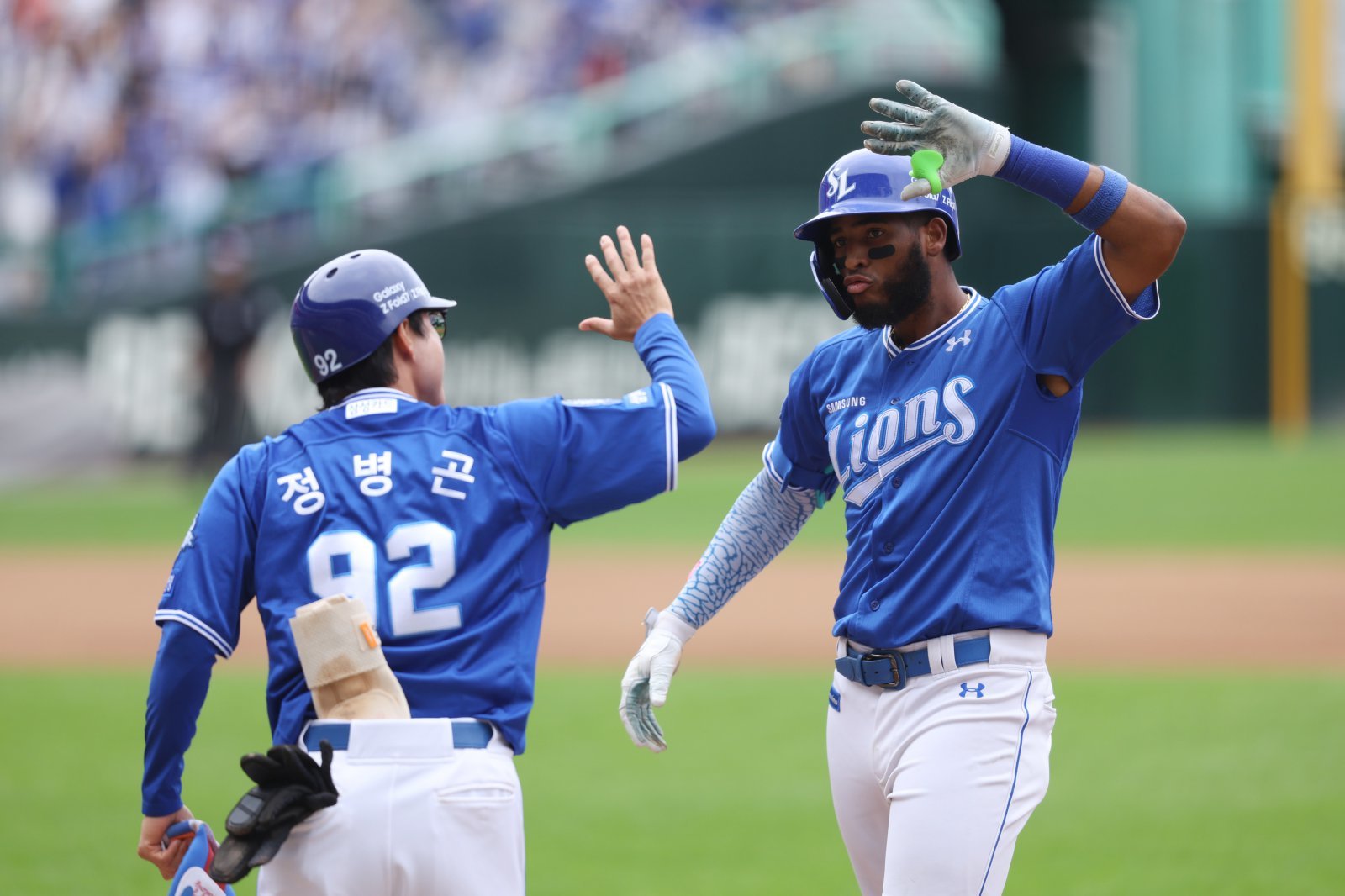 삼성 르윈 디아즈(오른쪽). 사진제공|삼성 라이온즈
