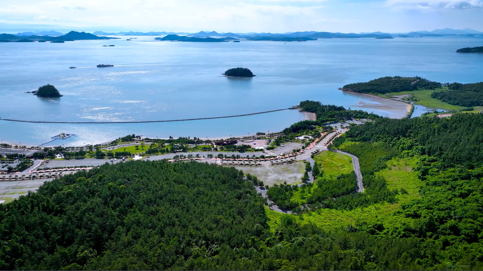 닭섬 사진(사진 가운데 작은 섬)