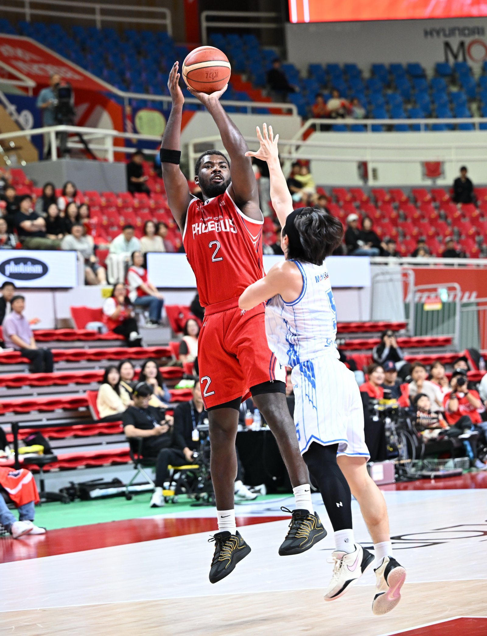 현대모비스 레이션 해먼즈는 14일 울산 한국가스공사와 홈경기서 25점 12리바운드 2블록슛으로 더블 더블을 기록하며 연패 탈출을 이끌었다. 사진제공|KBL