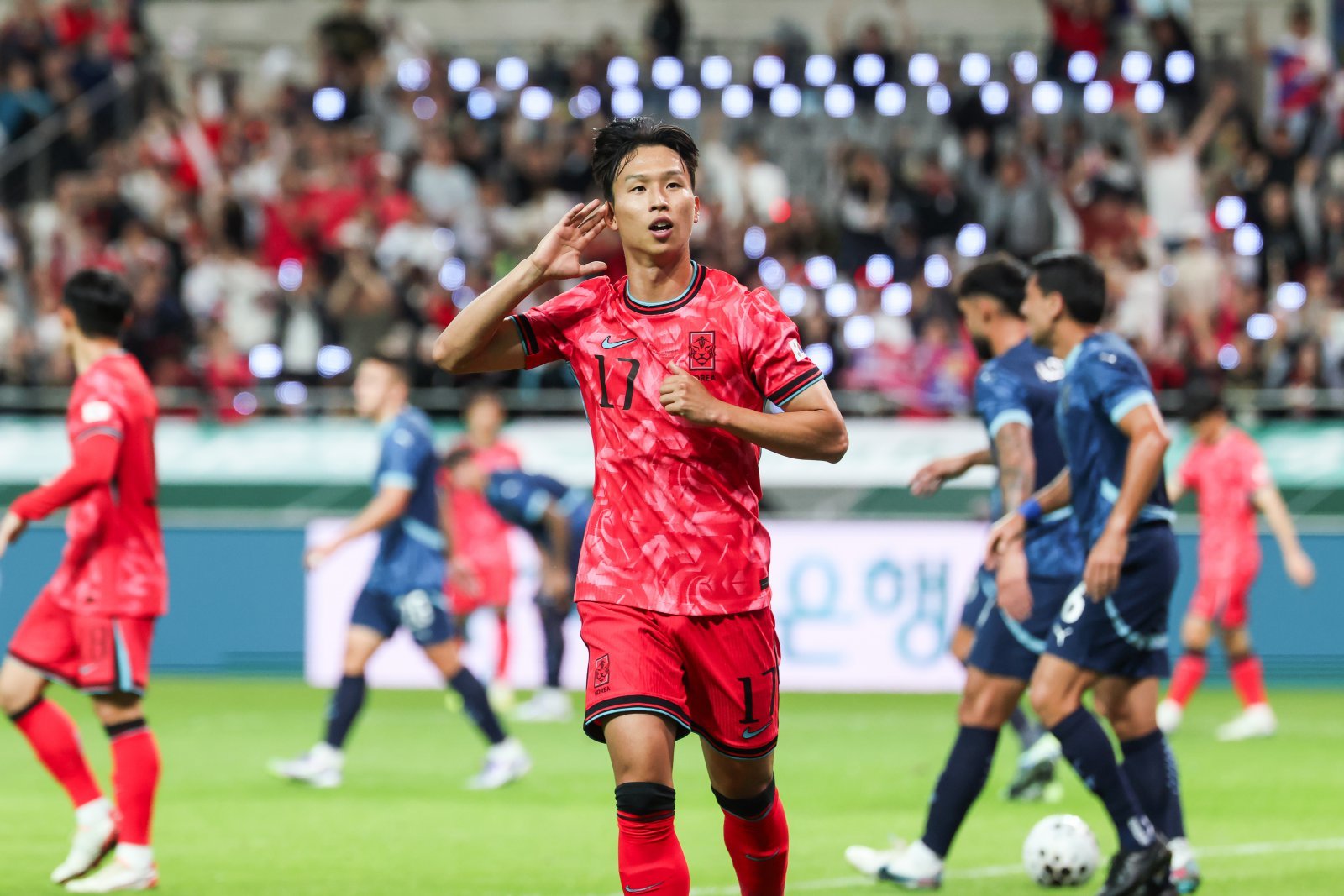 축구대표팀 엄지성이 14일 서울월드컵경기장에서 열린 파라과이 평가전에서 전반 15분 선제골을 성공시킨 뒤 기뻐하고 있다. 사진제공|대한축구협회