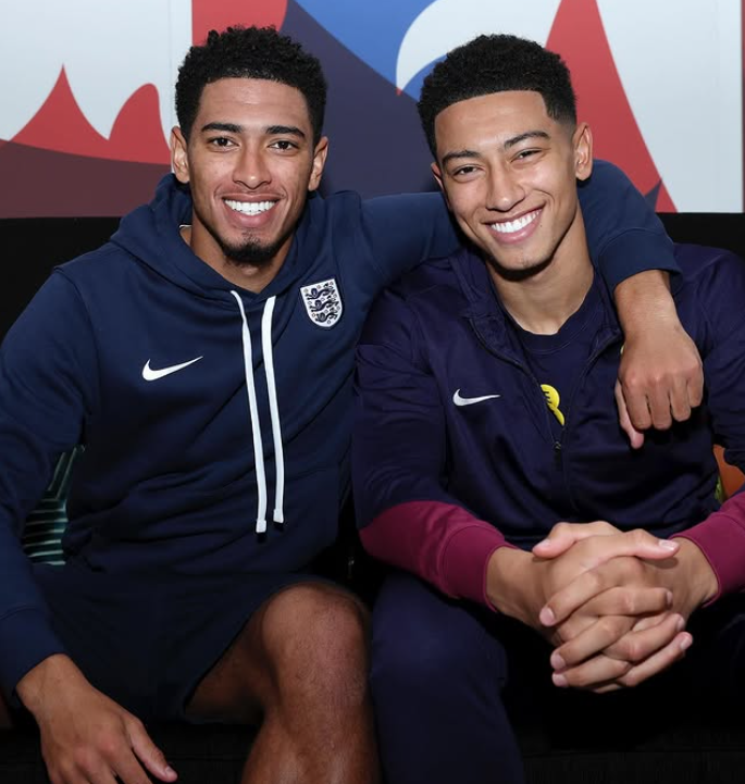 주드 벨링엄(왼쪽)과 조브 벨링엄(오른쪽) 형제의 아버지인 마크를 향한 비판이 주목받고 있다. 잉글랜드축구대표팀의 전설 제프 허스트는 마크를 향해 아들들의 일에 대해 과도하게 개입하고 있다고 비판했다. 사진출처│잉글랜드축구대표팀 인스타그램