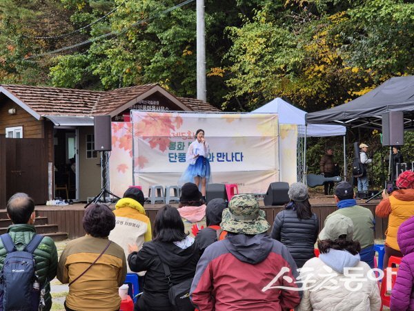 태백산국립공원사무소가 개최하는 ‘백천 단풍축제’ 지난해 행사 모습. 사진제공 ㅣ 태백산국립공원사무소