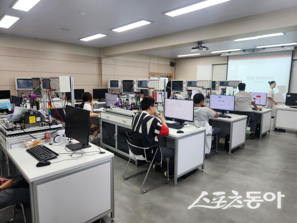 교육발전특구 성과평가 최고등급을 달성한 상주시 총무과의 모습. 사진제공ㅣ상주시