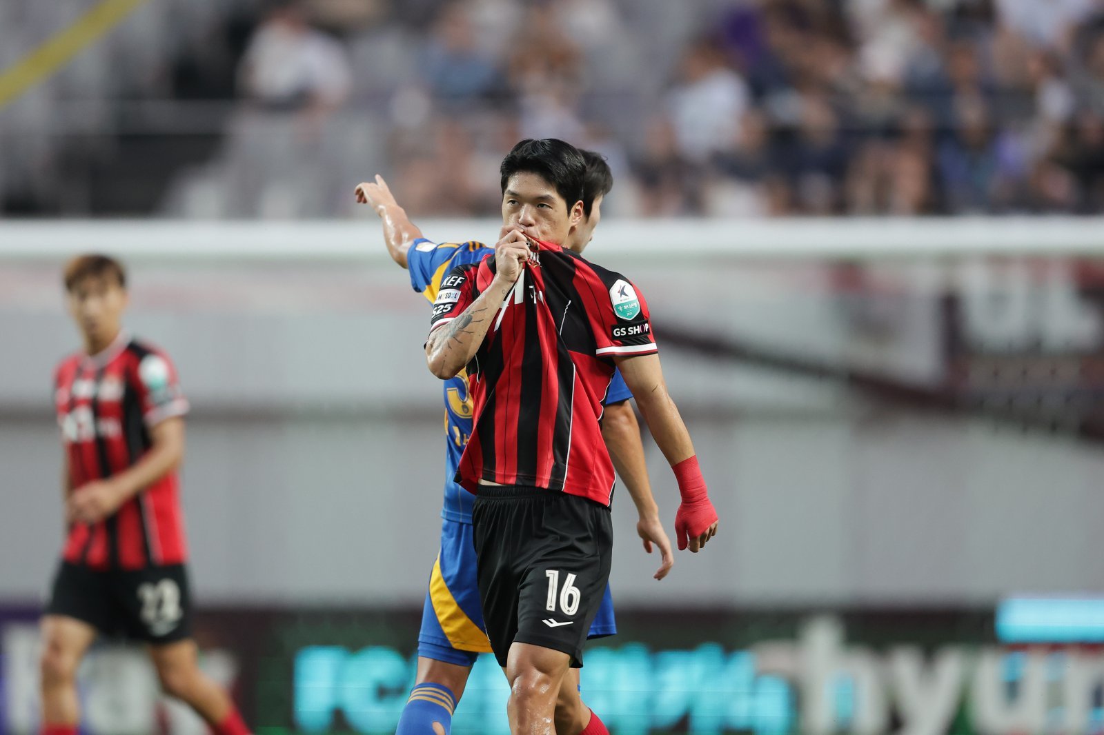 서울 측면 수비수 최준은 리그와 ACLE 병행에 대해 큰 부담감을 느끼지 않는다. 오히려 큰 무대를 뛸 수 있다는 사실에 기대감이 크다. 올 시즌 왕성한 활동량과 끈질긴 수비로 팀의 후반기 상승세에 힘을 보탠다. 사진제공|한국프로축구연맹