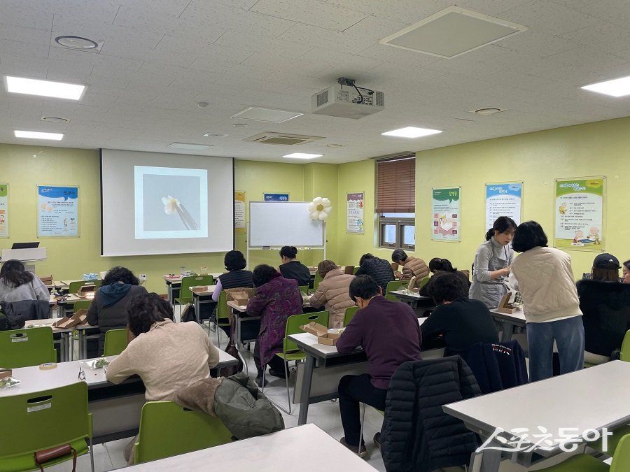 인천 연수구, 마음을 잇는 아카데미 ‘쉼과 채움’ 참여자를 신청받는다. 사진제공|인천 연수구청