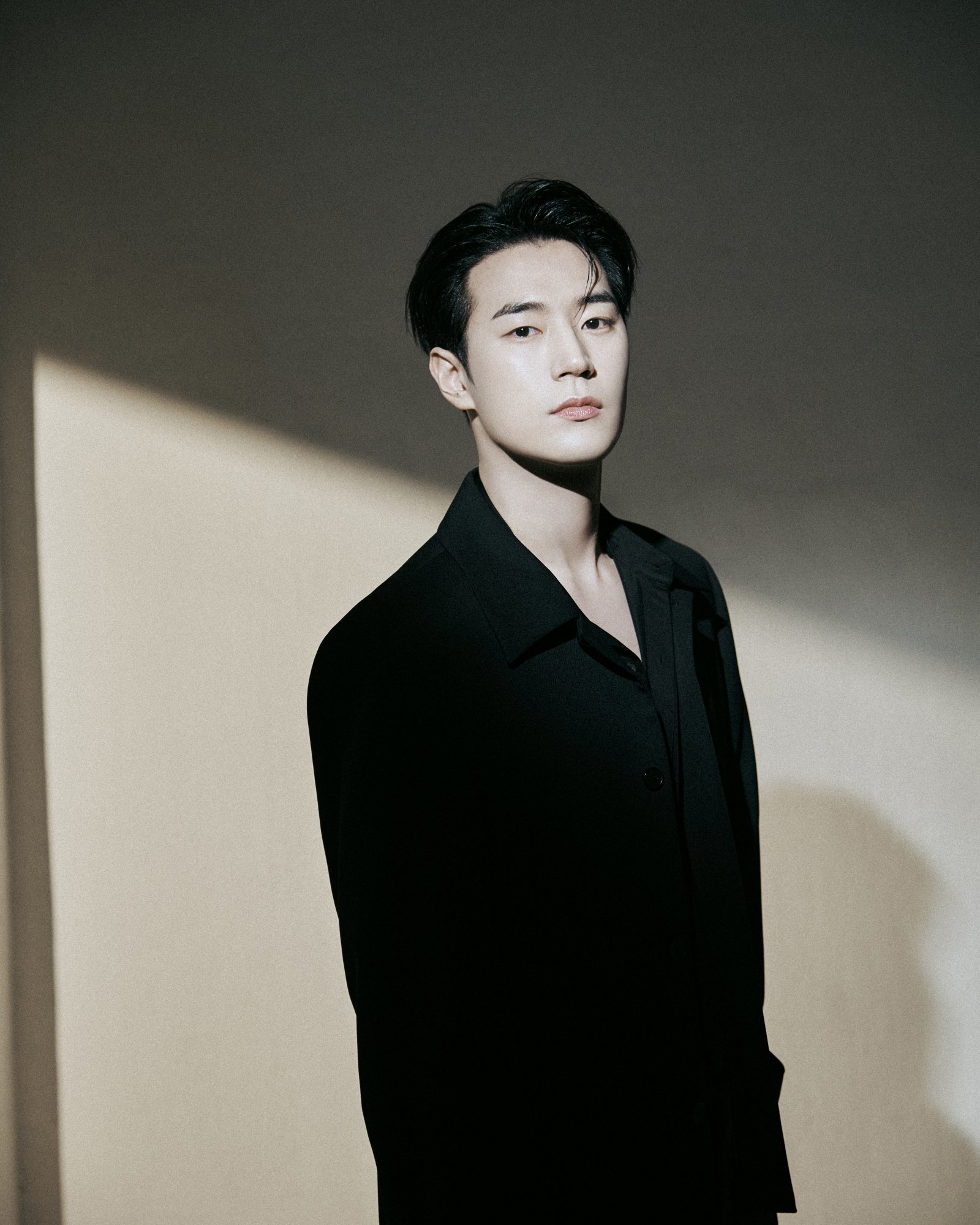 박서함은 극중 오랜 벗이자 연적이기도 한 시율 역의 로운과 연습생 시절부터 절친한 사이. 그는 “로운은 나에게 늘 100을 내주는 사람”이라며 무한한 신뢰와 애정을 전하기도 했다. 사진제공 | 월트 디즈니 컴퍼니 코리아