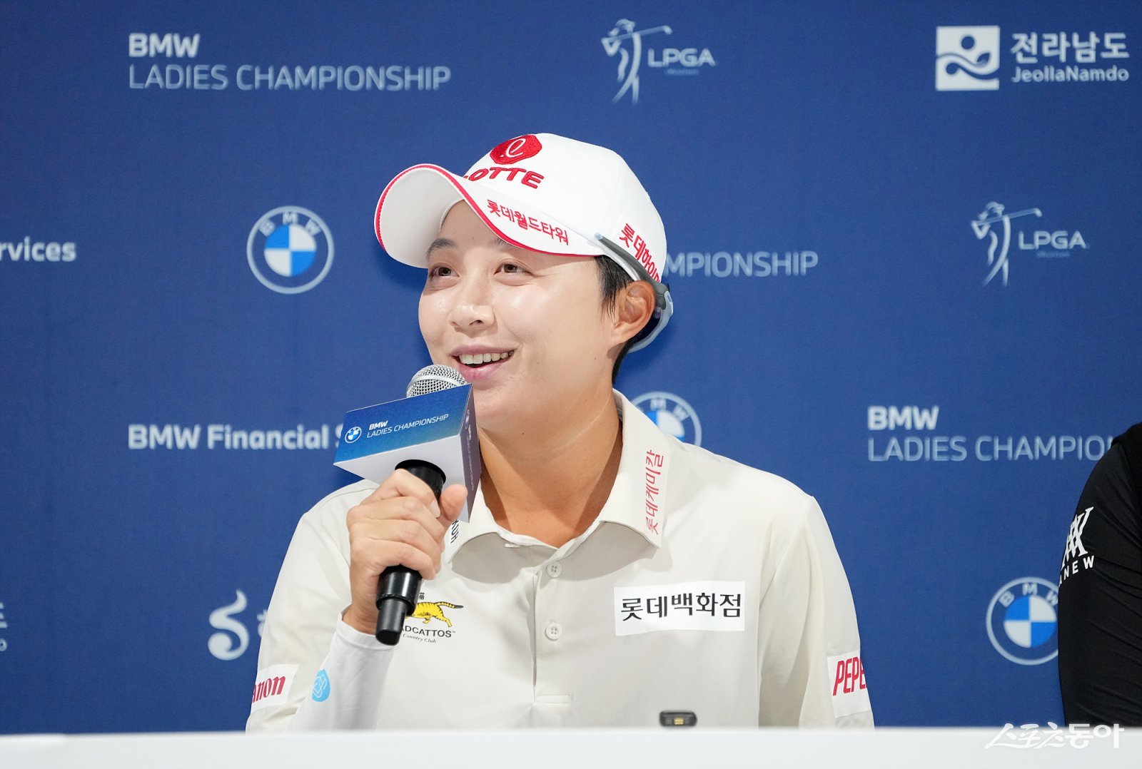 김효주가 BMW 레이디스 챔피언 개막을 앞두고 15일 열린 공식 기자회견에서 밝은 얼굴로 취재진의 질문에 답하고 있다. 사진제공 | 대회조직위