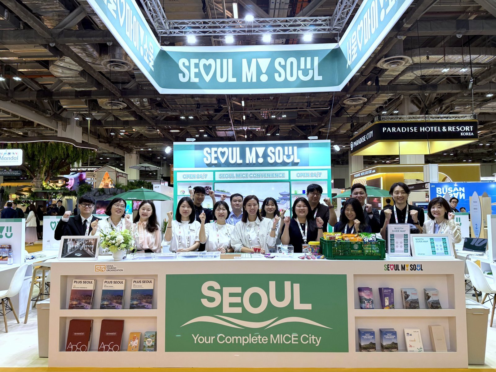 2025 ITB Asia 서울 홍보관 공동참가사 단체사진 (서울관광재단 제공)