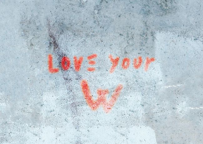 W코리이가 주최한 유방암 인식 향상 캠페인 ‘러브 유어 더블유’가 기부금 운용의 투명성 문제 제기 등 여론의 거센 비판을 받고 있다. 사진제공|W코리아