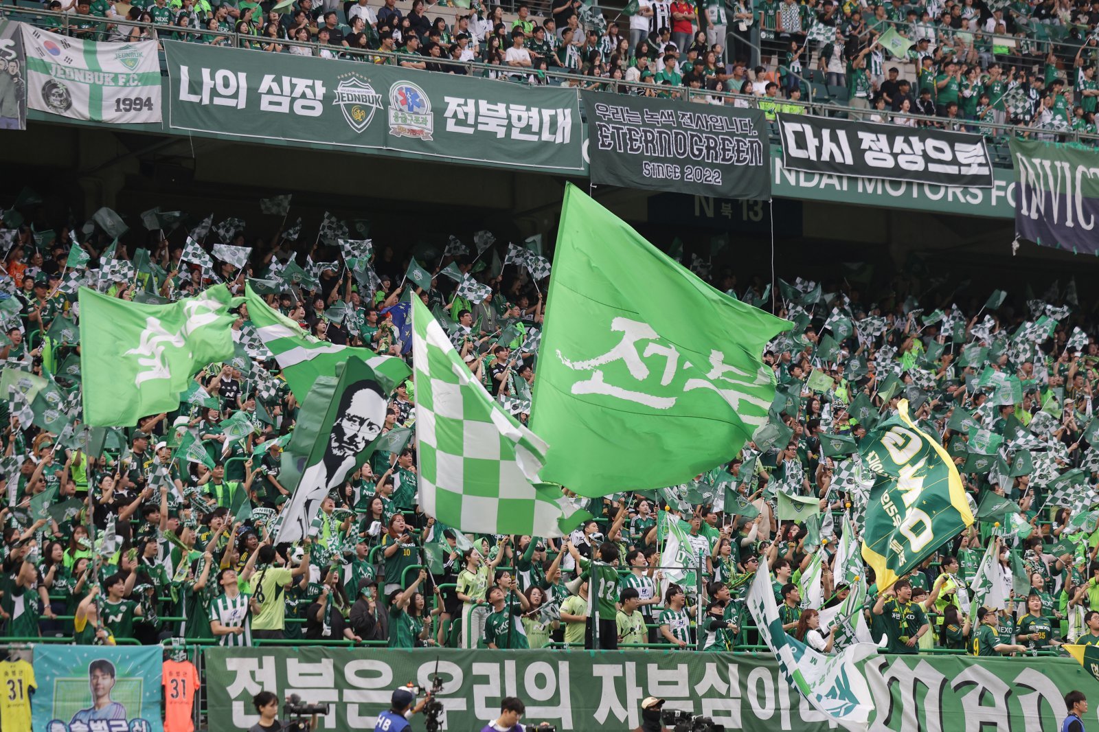 전주월드컵경기장을 찾은 전북 홈 관중의 뜨거운 응원전. 사진제공|한국프로축구연맹