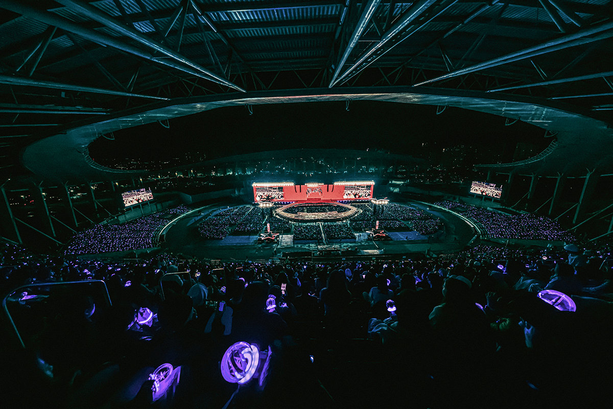 스트레이 키즈가 인천 아시아드 주경기장에서 1년간 34개 도시를 돌며 진행한 월드투어 ‘도미네이트’의 피날레를 화려하게 장식했다. 사진제공 | JYP 엔터테인먼트