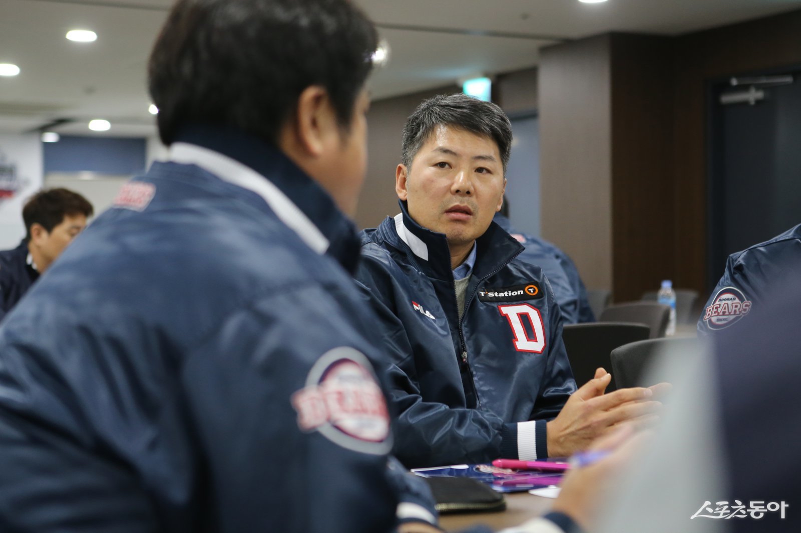 김원형 전 SSG 감독이 두산의 제12대 사령탑으로 선임됐다. 20일 계약 기간 2+1년, 최대 20 원에 계약했다. 두산 투수코치 시절 김 감독. 사진제공|두산 베어스