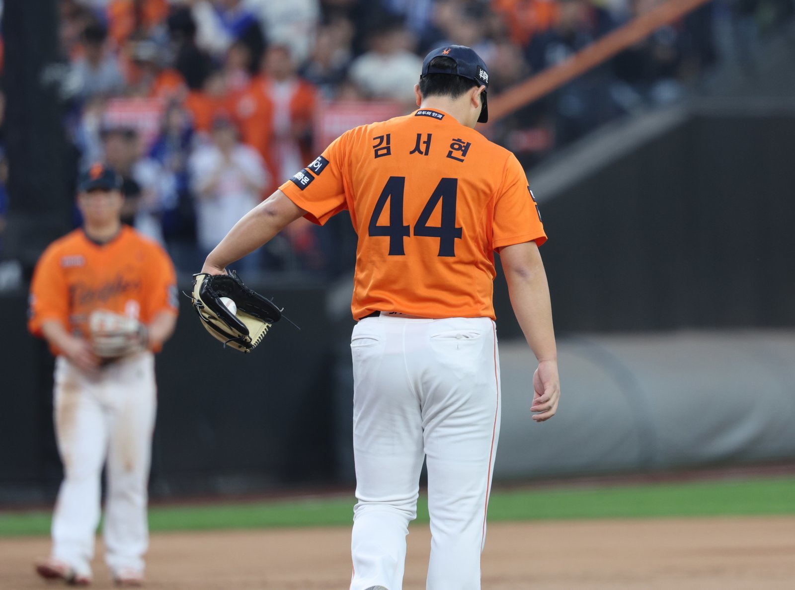한화 김서현은 정규시즌 마지막 등판과 가을야구 첫 등판에서 아픈 경험을 했지만, 그의 능력치는 누구도 의심하지 않는다. 2019년 가을야구서 무너진 아픔을 딛고 일어선 고우석처럼 김서현도 다시 날개를 펼쳐야 한다. 뉴시스