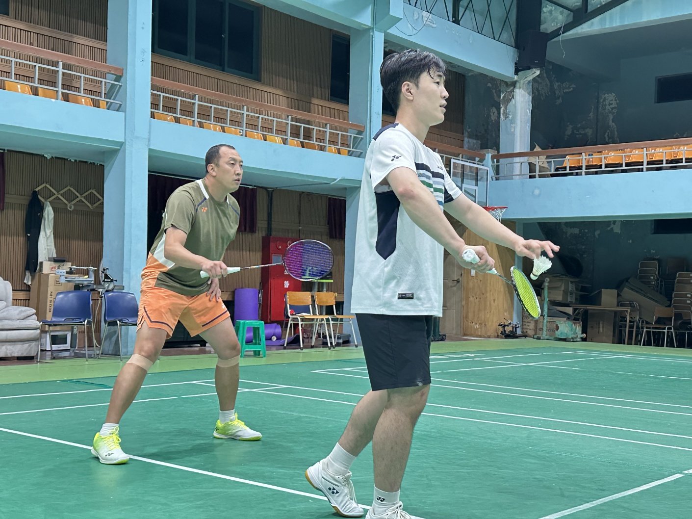 배드민턴은 생활체육의 저변확대를 단적으로 보여주는 종목이다. 생활체육 동호인이 2022년 568명에서 올해 1만2115명으로 급증했고, 같은 기간 스포츠클럽 역시 32개에서 1273개로 늘어났다. 접근성이 좋고 건강 증진에 도움이 된다는 사실이 저변확대에 큰 도움이 됐다. 사진은 회원 40명의 규모로 5년째 운영 중인 목포스포츠배드민턴클럽에서 활동하는 동호인들. 사진제공│신성민 목포스포츠배드민턴클럽 감독