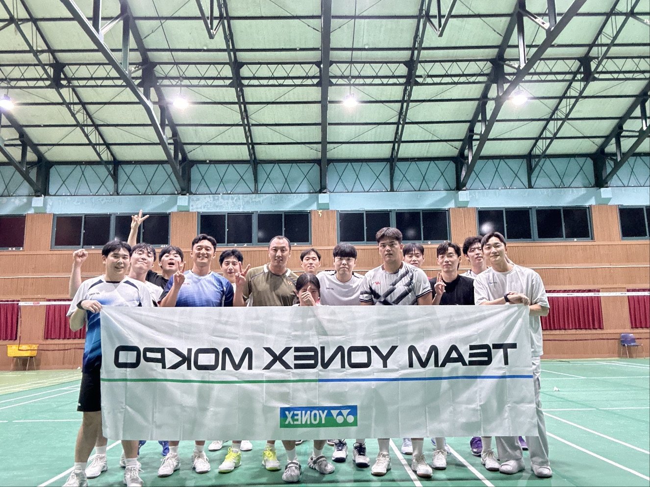 배드민턴은 생활체육의 저변확대를 단적으로 보여주는 종목이다. 생활체육 동호인이 2022년 568명에서 올해 1만2115명으로 급증했고, 같은 기간 스포츠클럽 역시 32개에서 1273개로 늘어났다. 접근성이 좋고 건강 증진에 도움이 된다는 사실이 저변확대에 큰 도움이 됐다. 사진은 회원 40명의 규모로 5년째 운영 중인 목포스포츠배드민턴클럽에서 활동하는 동호인들. 사진제공│신성민 목포스포츠배드민턴클럽 감독