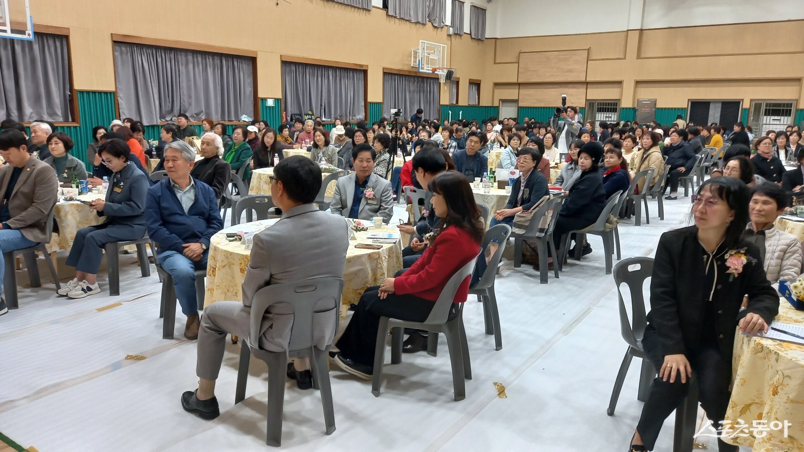 지난 2024년 11월 16일 고흥산업과학고등학교에서 열린 ‘제2회 고흥군 노인복지 종사자들의 밤’. 사진제공=고흥군노인복지기관협의회