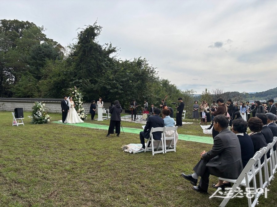 강화군, 강화고려궁지서 첫 야외 결혼식을 진행했다. 사진제공｜강화군청