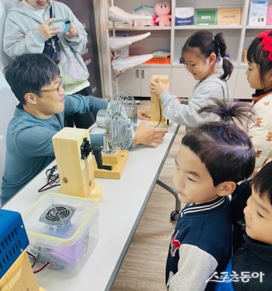 인천 미추홀구, 사회적경제 홍보관 ‘두레 온(溫)’에서 어린이 교육 프로그램을 진행했다. 사진제공|인천 미추홀구청