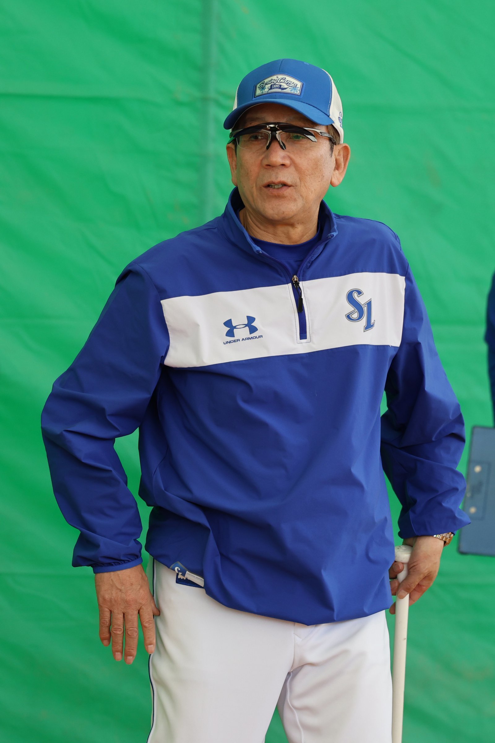 양상문 한화 투수코치와 최일언 삼성 투수코치는 1961년생 동갑내기로 산전수전을 다 겪은 지도자다. 올해 PO 무대에서 적으로 맞붙은 두 투수코치의 용병술을 지켜보는 것도 하나의 관전포인트다. 스프링캠프에서 선수들의 투구를 지켜보고 있는 최 코치. 사진제공|삼성 라이온즈