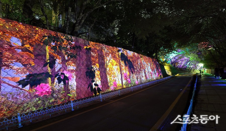 인천 중구, 자유공원의 야간경관 조명 점등 시간을 앞당긴다. 사진제공|인천 중구청