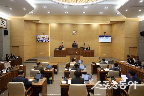 제281회 예천군의회 임시회가 진행되고 있다. 사진제공 ㅣ 예천군