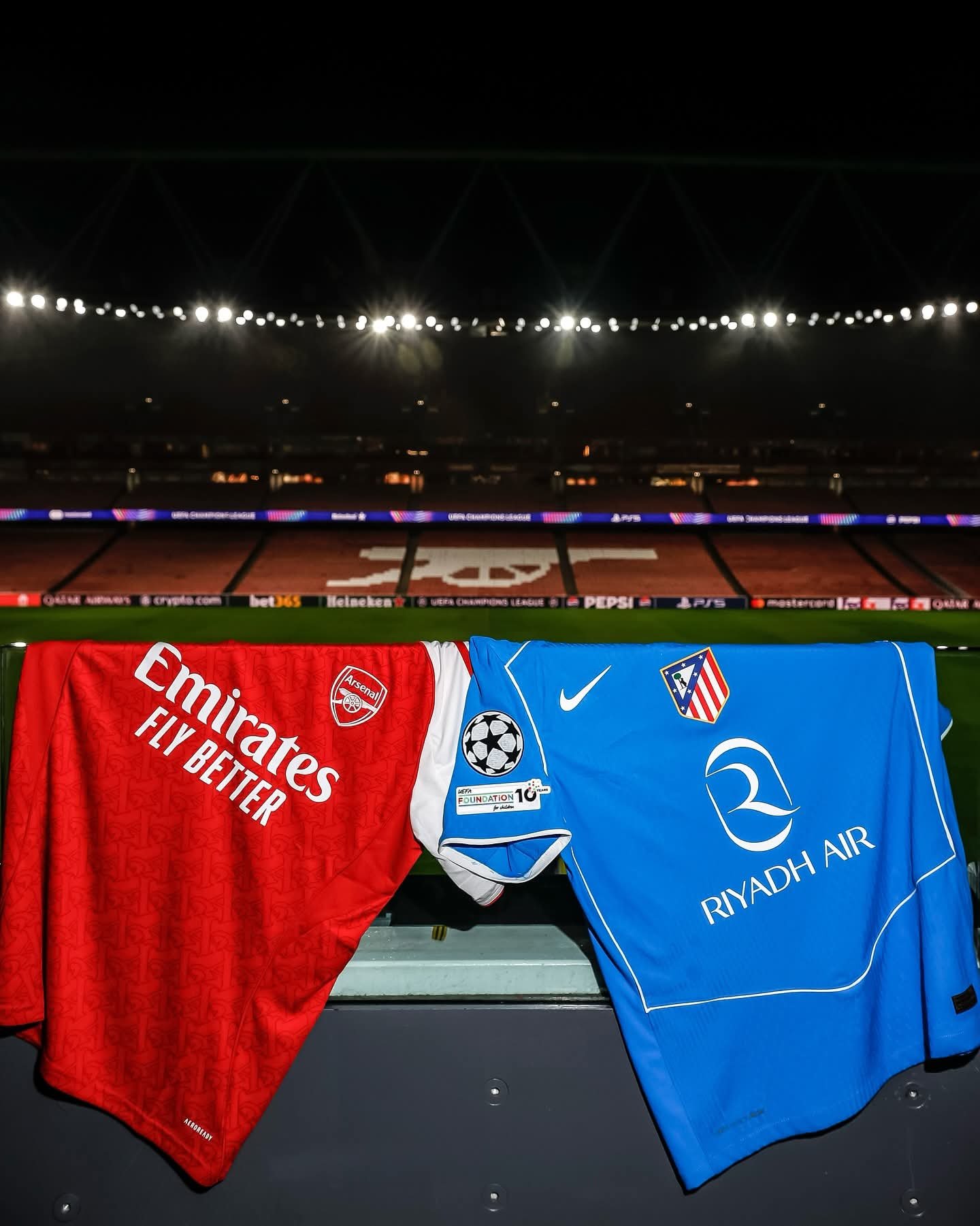 아틀레티코 마드리드 선수단은 22일(한국시간) 런던 에미리츠 스타디움에서 열릴 아스널과 UCL 리그페이즈 3차전 원정경기를 앞두고 라커룸에 온수가 나오지 않아 선수들 대부분이 샤워를 포기한 채 더러운 훈련복을 입고 숙소로 돌아가야 했다. 사진출처|아틀레티코 마드리드 페이스북