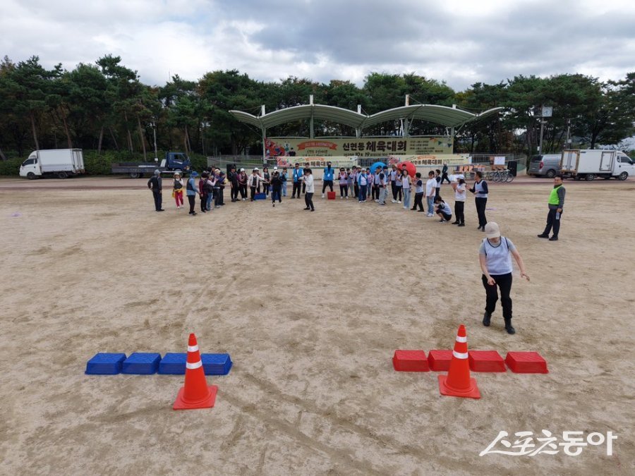시흥시 신현동 체육회는 지난 10월 19일 포동 시민운동장에서 ‘제37회 시민의 날 기념 신현동 체육대회’를 성황리에 개최했다. 사진제공｜시흥시