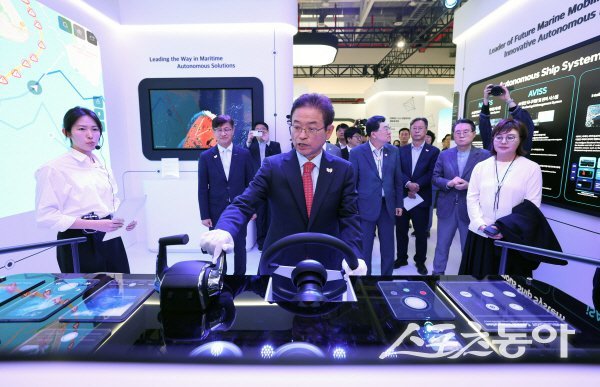 이철우 경상북도지사가 2025년 APEC 정상회의 최종 추진상황 점검을 하고 있다. 사진제공 ㅣ 경북도