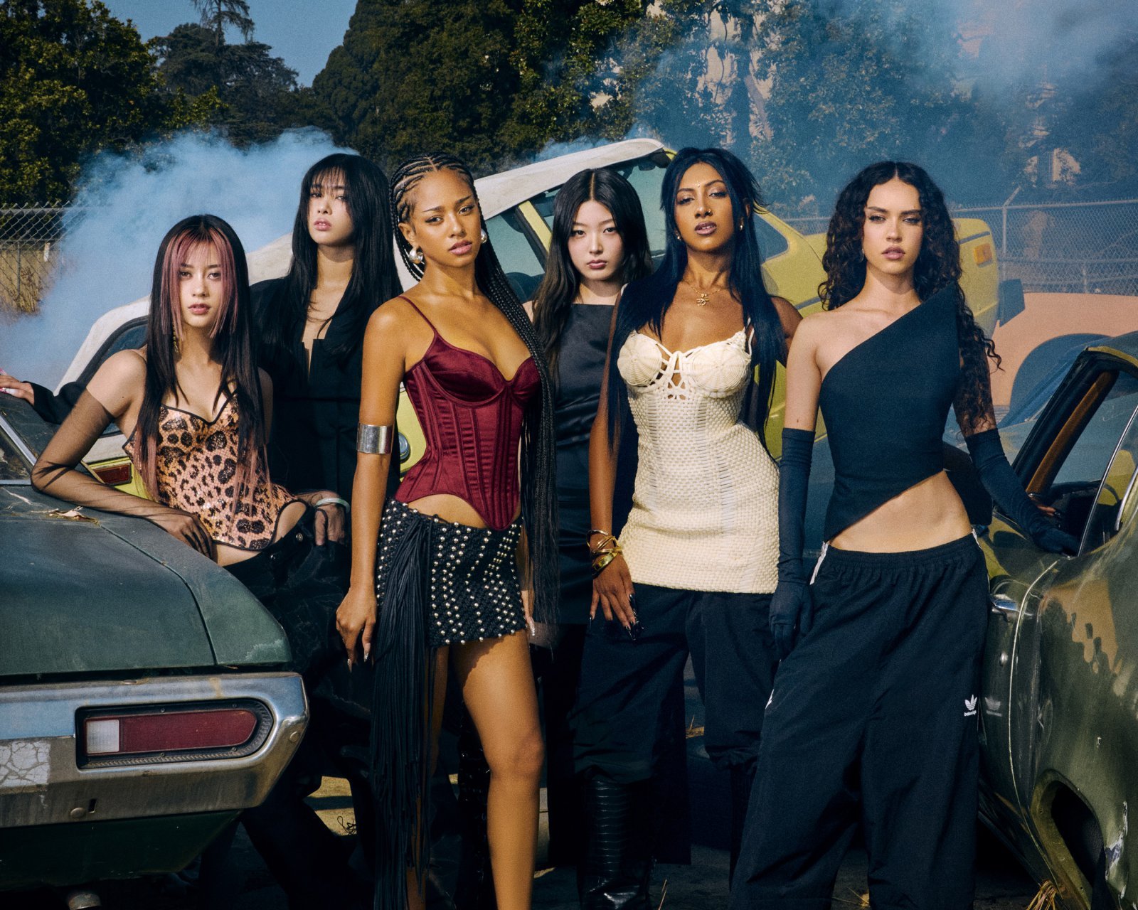 하이브와 게펜 레코드의 글로벌 걸그룹 캣츠아가 ‘Gabriela’와 ‘Gnarly’로 빌보드 ‘핫100’에 동시 진입하며 자체 최고 순위를 경신, 메인 앨범·라디오·글로벌 차트까지 휩쓸며 세계적 롱런 흥행을 이어가고 있다. 사진제공 | 하이브 레이블즈